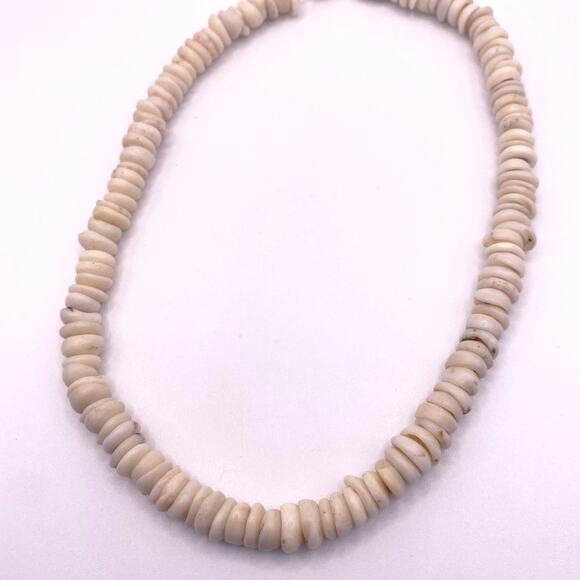 Vintage Puka Hawaiian Shell Necklace Choker 16” and 64.44 grams - Picture 4 of 7